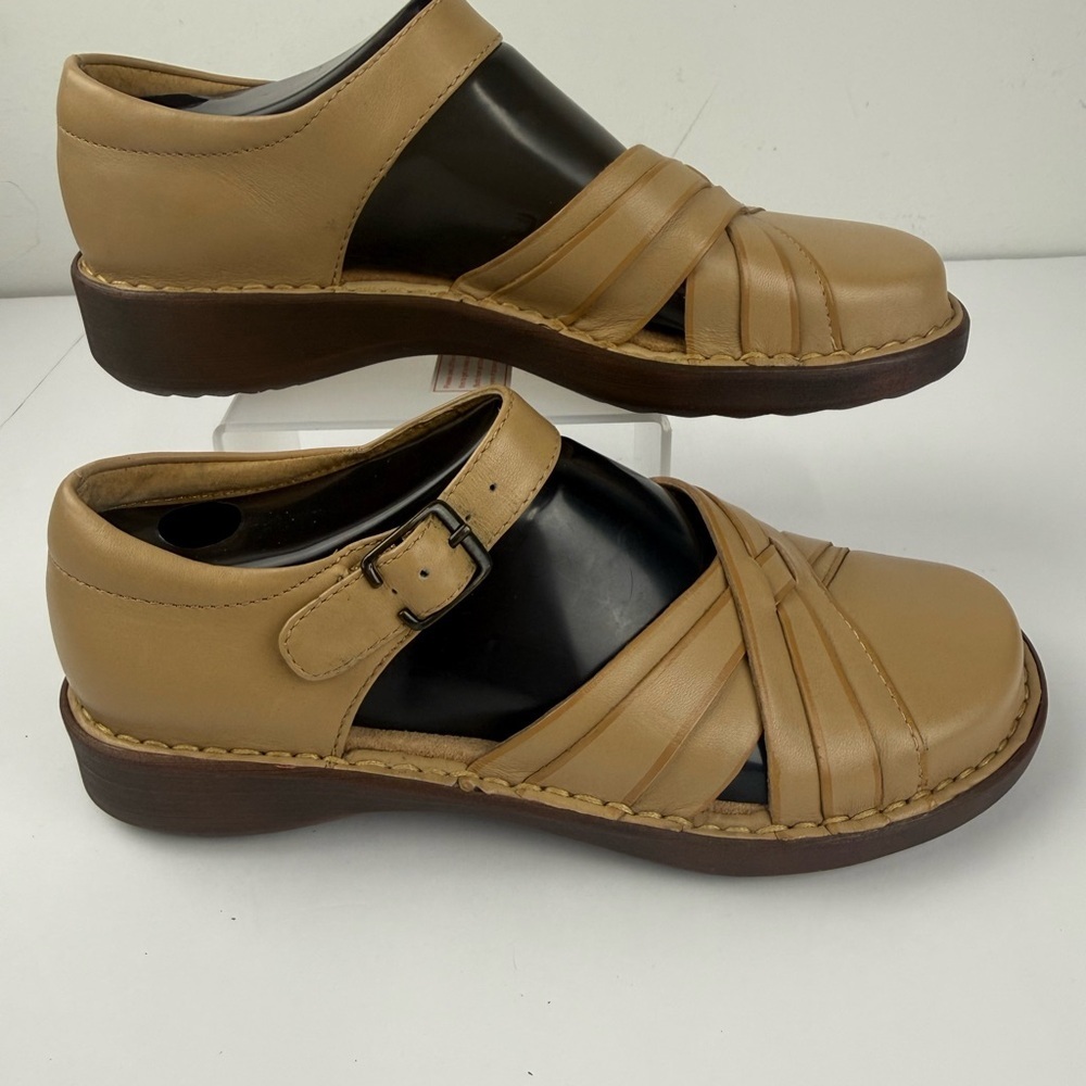 Softspots Women’s 6 Tan Beige Sandals New